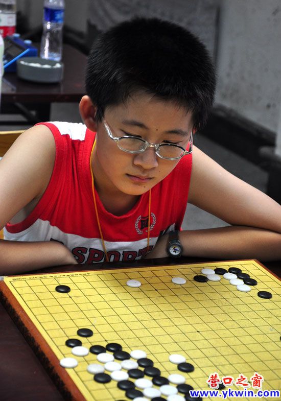 臺(tái)上“黑白”常勝將 臺(tái)下瀟灑讀書(shū)郎