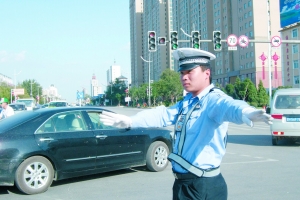 創(chuàng)建文明城 交警辛苦了