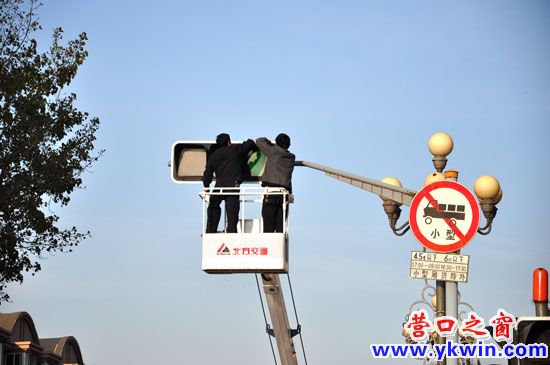 倒下的紅綠燈再添“新戰(zhàn)友”