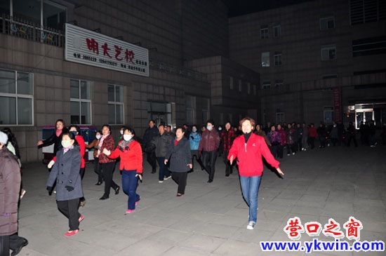 老邊三百人列隊 齊跳“快樂健身操”