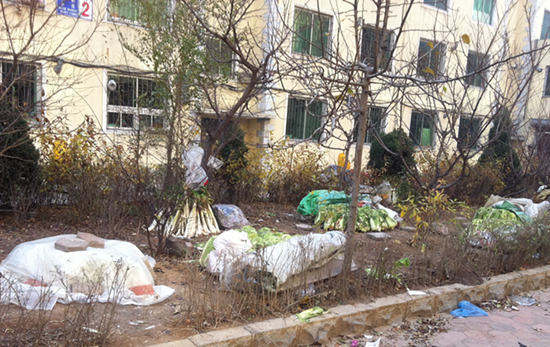 小區(qū)里的“圈地運動”