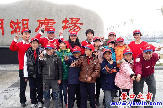 參觀產業(yè)基地明湖廣場