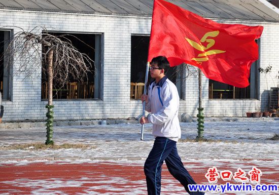 營(yíng)口千名師生不畏嚴(yán)寒紀(jì)念“一二九”