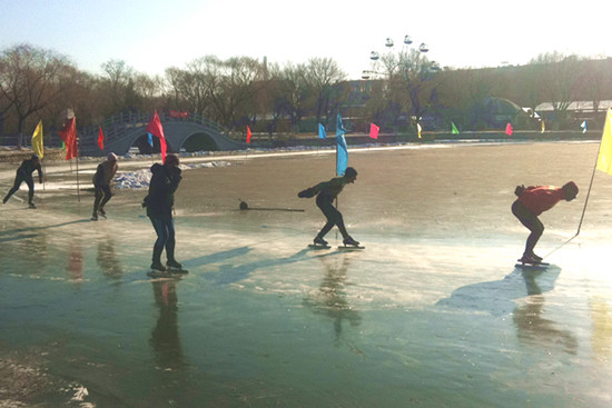 走！人民公園滑冰去