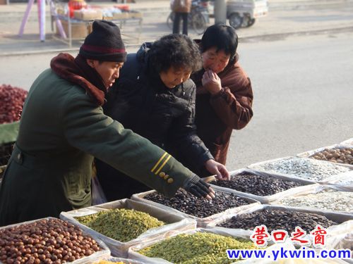 蓋州：年關將至市民忙著買年貨