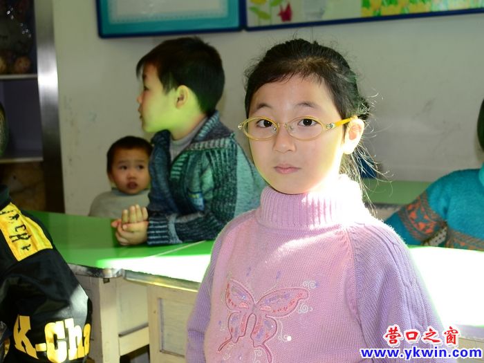 小朋友明亮的眼光象征著希望的光芒