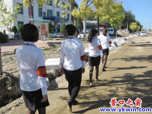奧林社區(qū)志愿者隊(duì)伍在街巷巡邏
