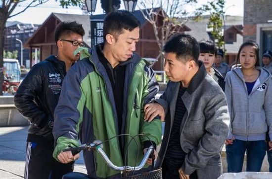 該劇講述的是一群年輕人如何面對事業(yè)、情感、生活中所遇到的挑戰(zhàn)以及如何在復(fù)雜的社會形態(tài)與壓力之中不斷積極向前，實現(xiàn)自我價值與夢想的經(jīng)歷，彰顯“中國夢”主旋律的國內(nèi)首部百集青春勵志喜劇。