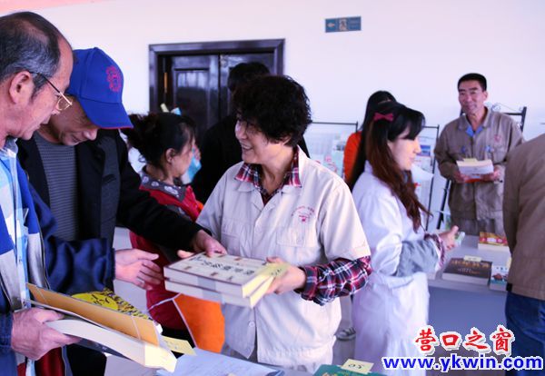 讀書節(jié) 發(fā)書  吳