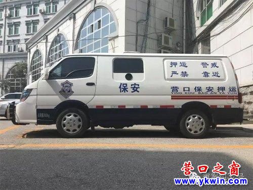 營口大石橋的押運(yùn)車。 新京報記者 劉子珩 攝