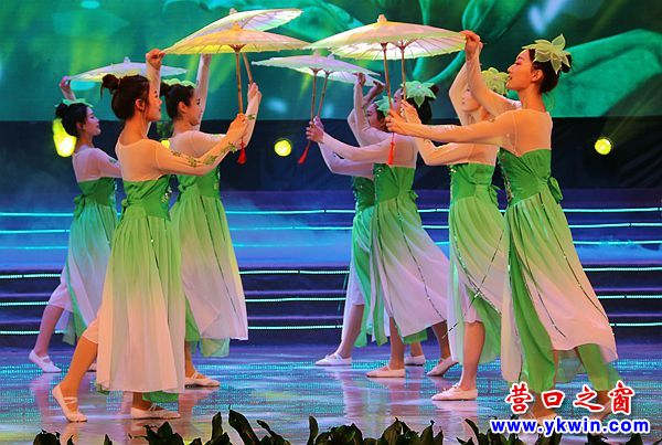 睿童聯(lián)歡會  傘舞