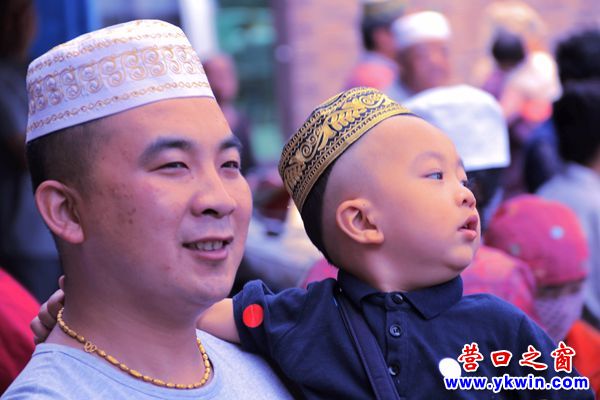 開齋節(jié)  抱小孩