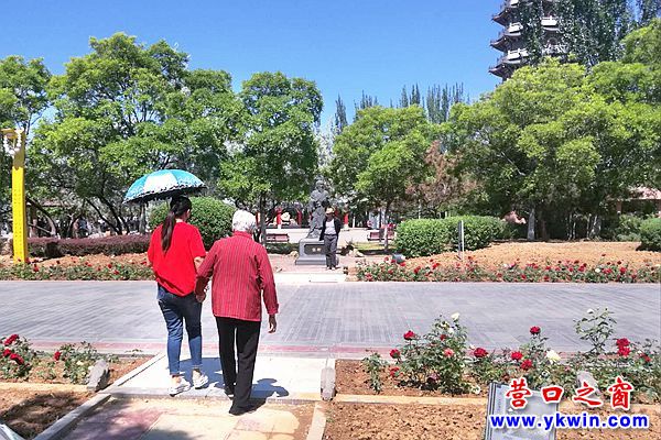 鋪設(shè)道板  方便游人1