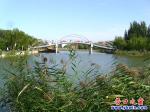 迎國(guó)慶，營(yíng)口市鏡湖公園新建四橋一亭