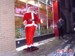 營(yíng)口街頭圣誕老人紛紛亮相