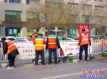 營口維護(hù)集團(tuán)為渤海大街隔離護(hù)欄搓澡